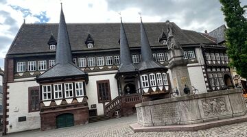 Smart City Einbeck: Altes Rathaus und Till-Eulenspiegel-Brunnen